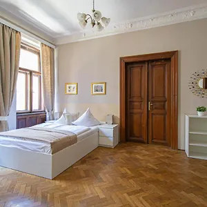 For Celebrations Spacious 3bdr With Balcony Prag