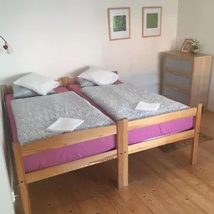 At The Golden Plough Apartman
